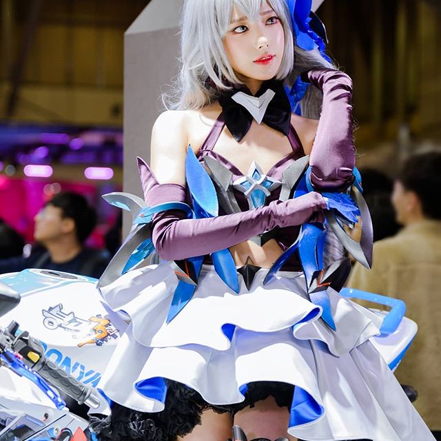 Gemischtrassiger Riesenpimmel Cosplay Kuessen