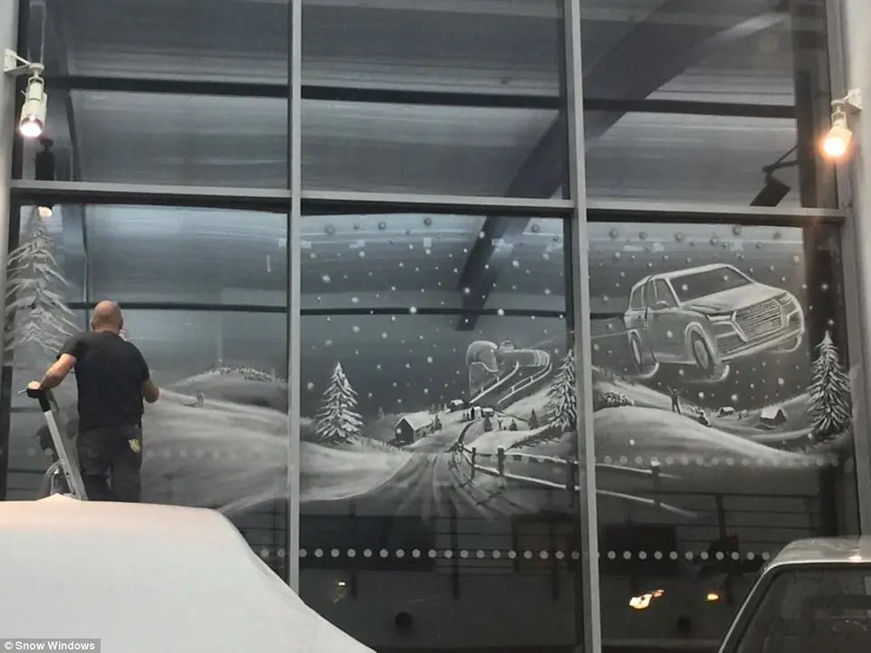 2F94EB4C00000578-3371742-Tom_takes_on_a_giant_window_in_a_car_showroom_while_perched_on_a-a-30_1450899850416.jpg