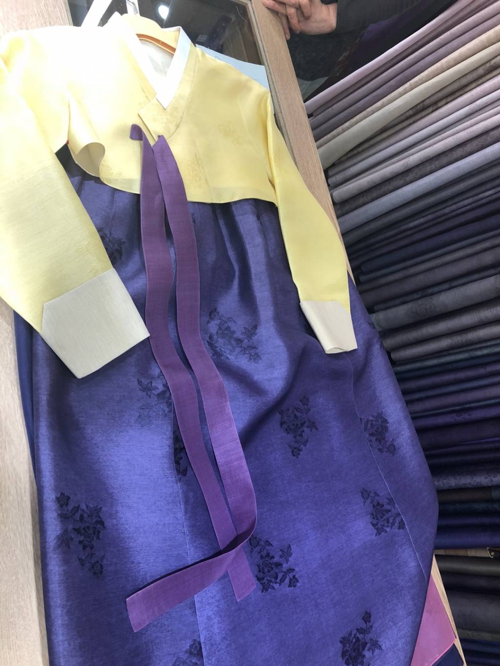 와이고수 - 혼주한복할껀데 1 vs 2 혼주한복할껀데 1 vs 2