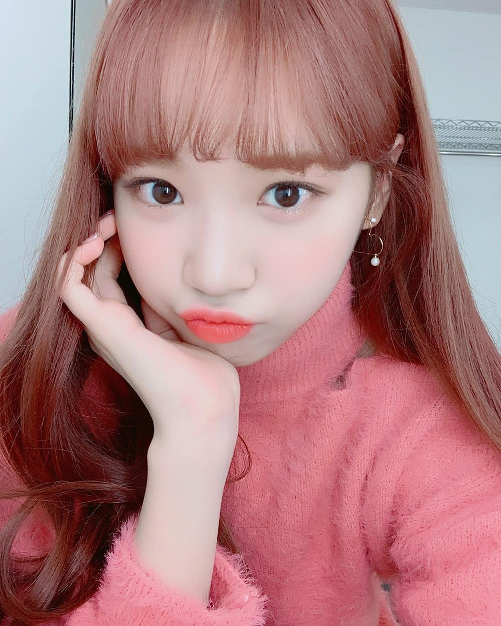 сколько лет сестре феликса. оливия ли сестра феликса. оливия сестра феликса. рэйчел ли сестра феликса. ким чэвон izone и феликс.